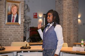 Jeugdlid legt eed af