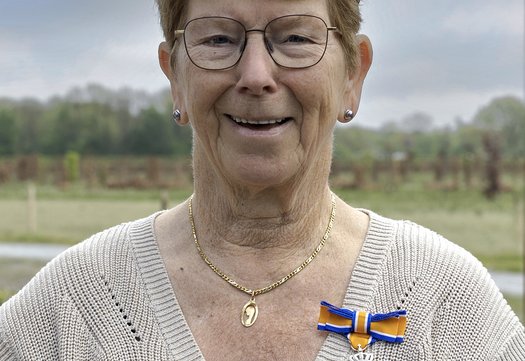 Marian Boemaars-Schalk met haar lintje