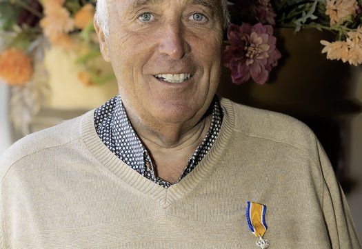 Joan Hapers met zijn lintje