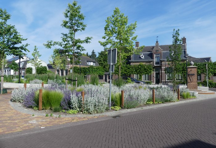 Plantenperk in de Raadhuisstraat in Gilze