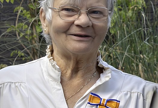 Joke Boemaars-van Loon met haar lintje